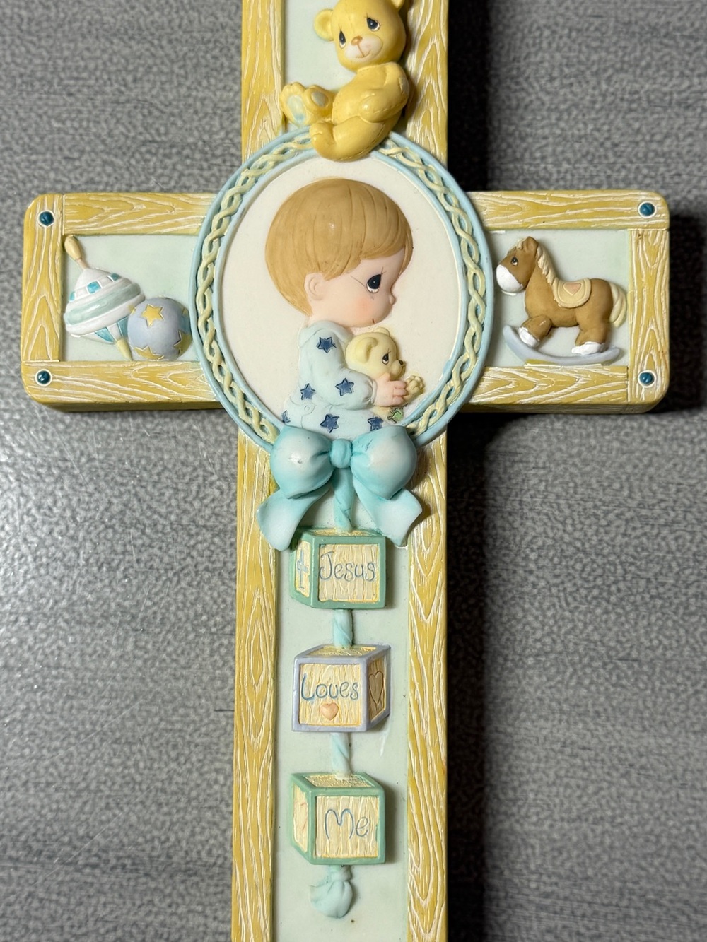 Precious Moments 1999 Jesus Loves Me Wall Cross Baby Nursery 701106 Vintage boy